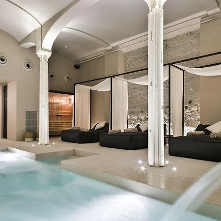 酒店 约尔班帕萨基spa酒店 4*