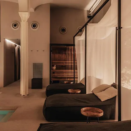 Yurbban Passage & Hotel 4*